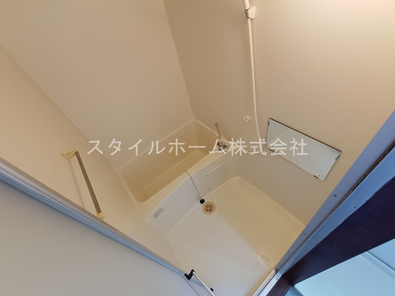 ウイングコート柱６番の浴室