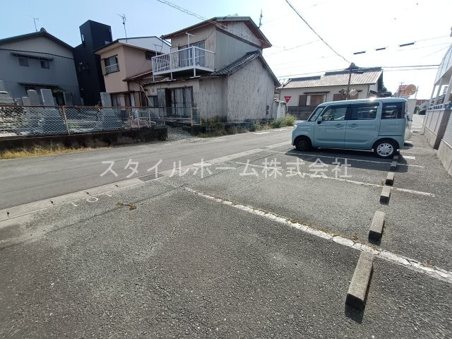 ウイングコート柱６番の駐車場