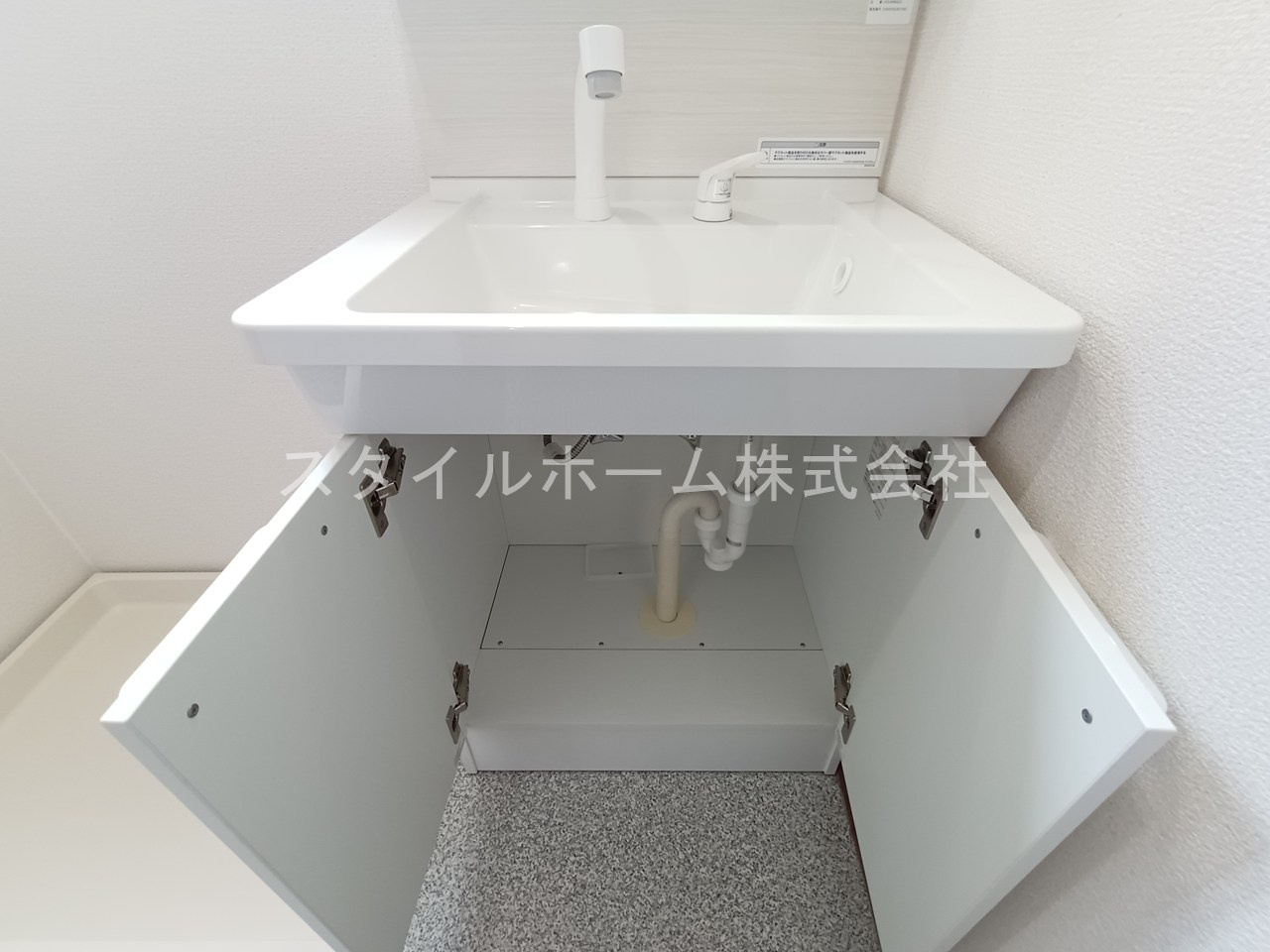ウイングコート柱６番の洗面所
