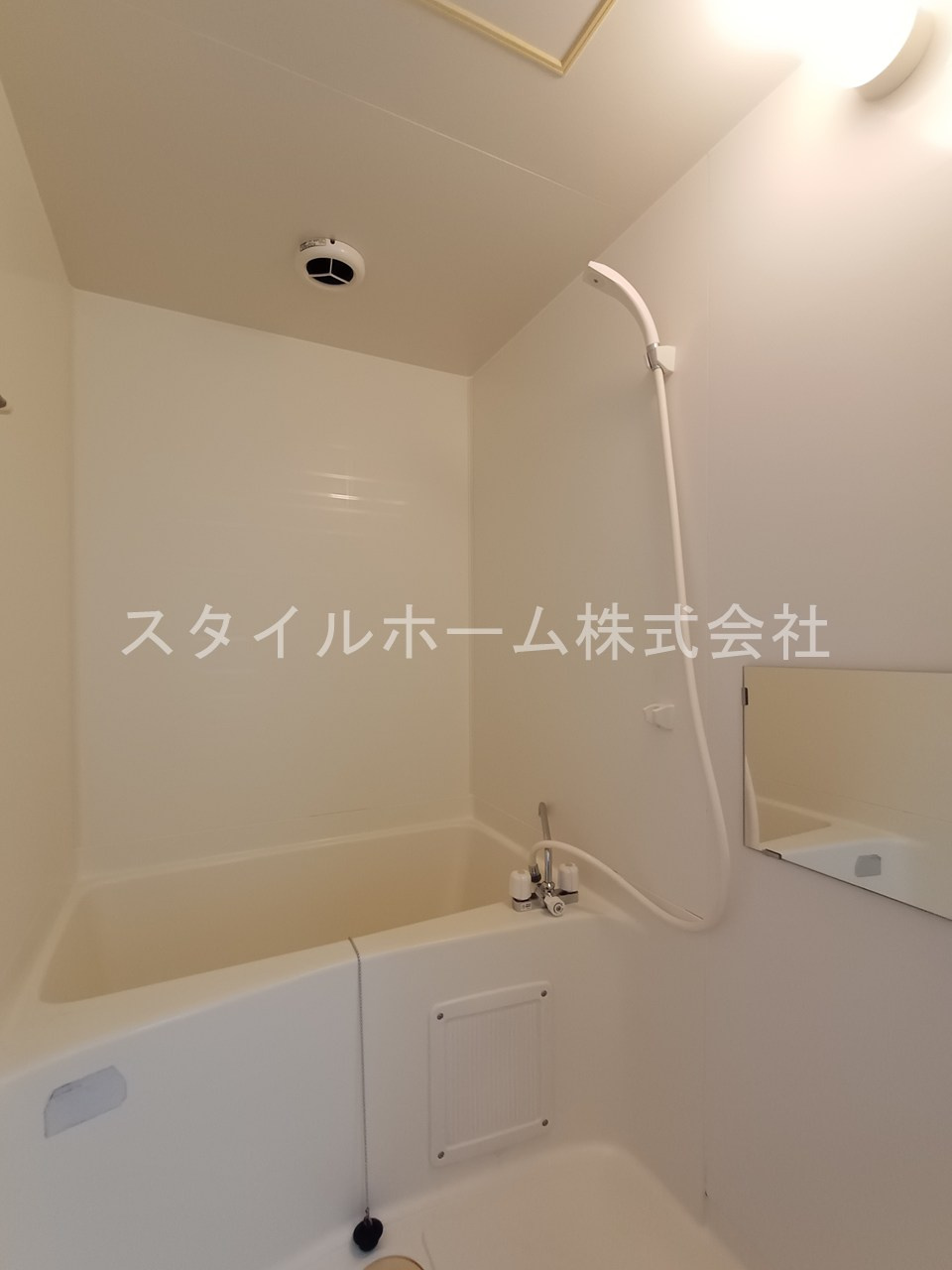ウイングコート柱６番の浴室