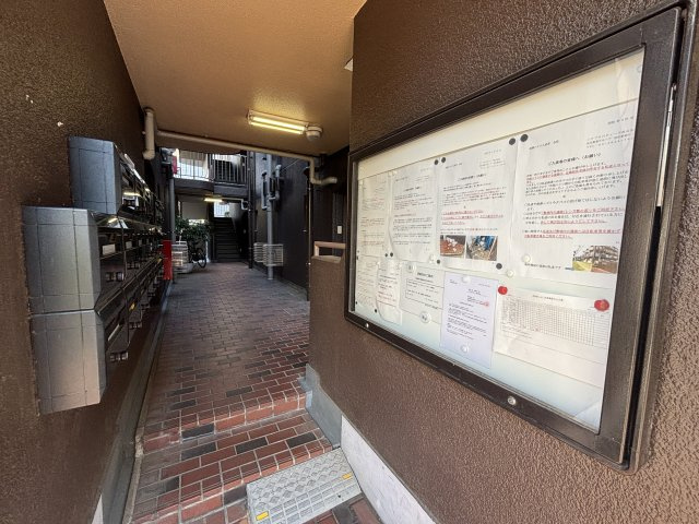 松陰ハイツのエントランス