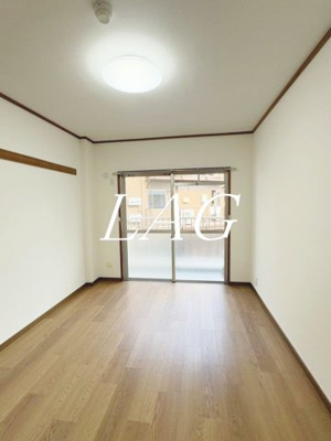【居間・リビング】 | タケノヤハイツ朝日第一 | 洋室のお部屋です。