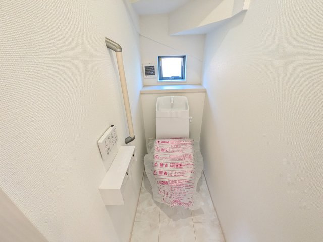 土浦市真鍋5丁目2086番　新築戸建て　A号棟のトイレ|高い節水性能で、水道代を大幅にカット。環境とお財布に優しく、家計をしっかりサポートします。