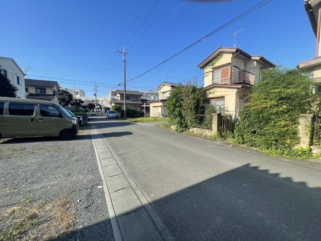 -三丁目不動産-　寄居町桜沢　売土地の前面道路含む現地写真
