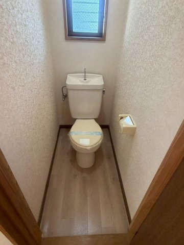 【トイレ】 | アルフォンスアカギB | 類似部屋の写真となります。