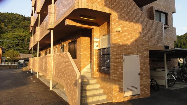【エントランス】 | ユーミーいちまるVI | 建物入り口
