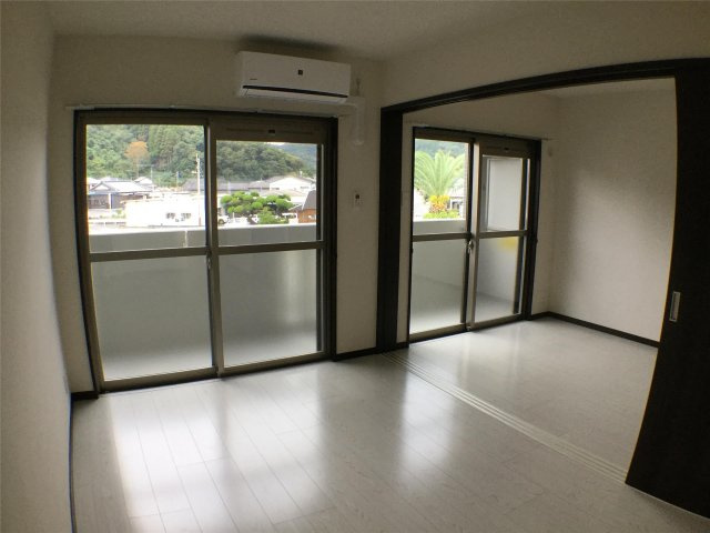 【居間・リビング】 | グランドヴィラ | ※イメージ写真です