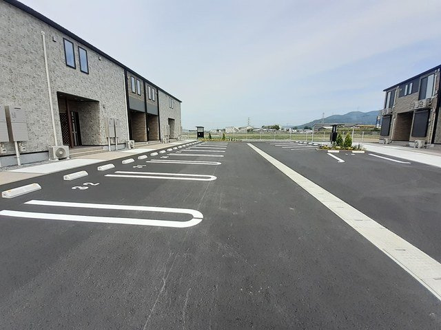 朝倉郡筑前町中牟田のアパートの駐車場|駐車場があります