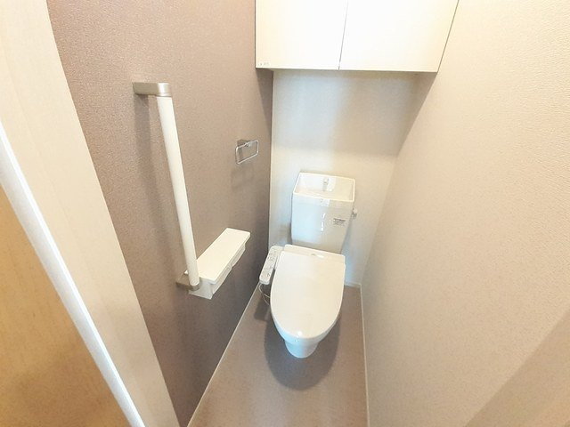朝倉郡筑前町中牟田のアパートのトイレ|清潔感のあるトイレです