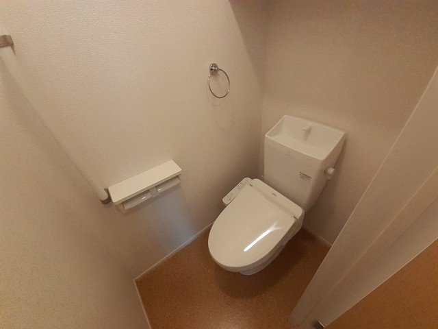 朝倉郡筑前町中牟田のアパートのトイレ|落ち着いた色調のトイレです