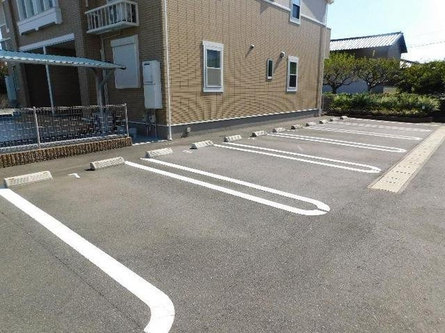 朝倉郡筑前町篠隈のアパートの駐車場|カースペースがあります