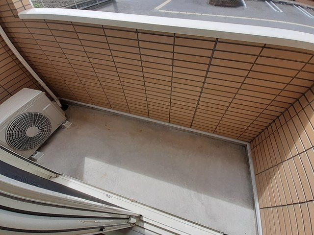 朝倉郡筑前町篠隈のアパートのバルコニー|暖かな日差しのふりそそぐバルコニー