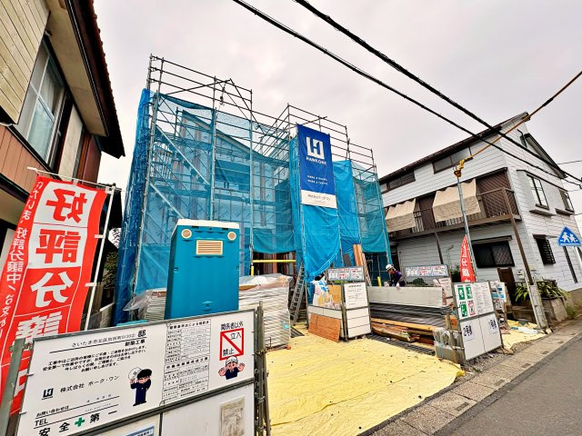 《仲介手数料半額》さいたま市北区別所町0120②　全2棟　2号棟の外観|南向きの3SLDK新築住宅。10月下旬完成予定で、大容量のスライド収納を備え、荷物もすっきり整理できます。ワックスフリーフローリングを採用し、日々のお手入れのしやすさも魅力です。