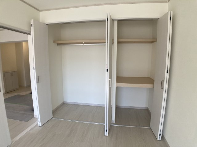 ガーデンハイツ鈴蘭の収納|幅広のクローゼット収納
