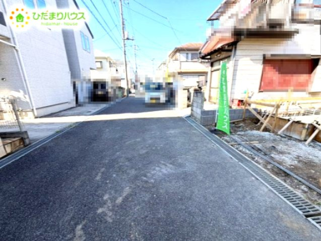 流山市西初石1丁目755番　新築戸建　A号棟の前面道路含む現地写真|接道：西側約5.0ｍ私道