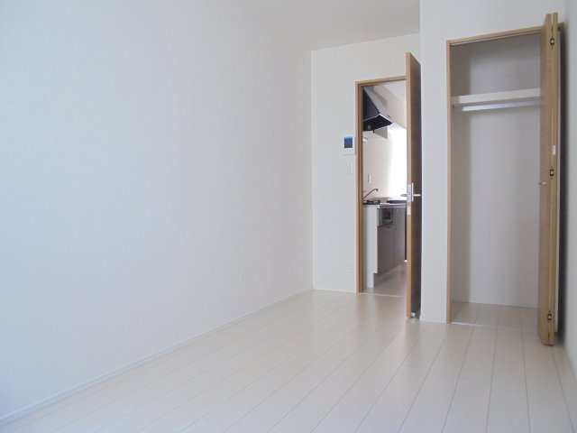 フラットフィールド市川の洋室