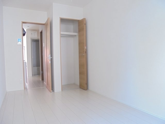 フラットフィールド市川の洋室
