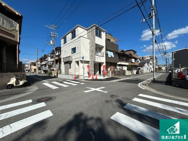■尼崎市尾浜町　第1期　新築一戸建ての前面道路含む現地写真|周辺は閑静な住宅街！前面道路広々で車の出し入れも便利です。駐車が苦手な方でも安心して車庫入れできます！