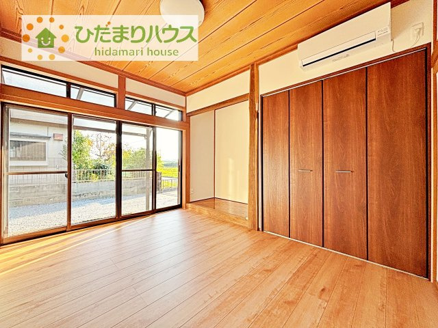 【洋室】 | 筑西市関舘　中古戸建 | お掃除しやすく、清潔感を保てるのでダニも発生しにくいフローリング♪