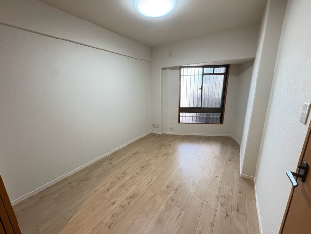 ルネ神戸宮川町さくら坂の洋室|明るい洋室です