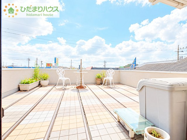 【その他】 | 牛久市中央１丁目　中古戸建 | 広々としたバルコニーには、あたたかな日差しが差し込みます(^▽^)/
※写真には加工を加えております。