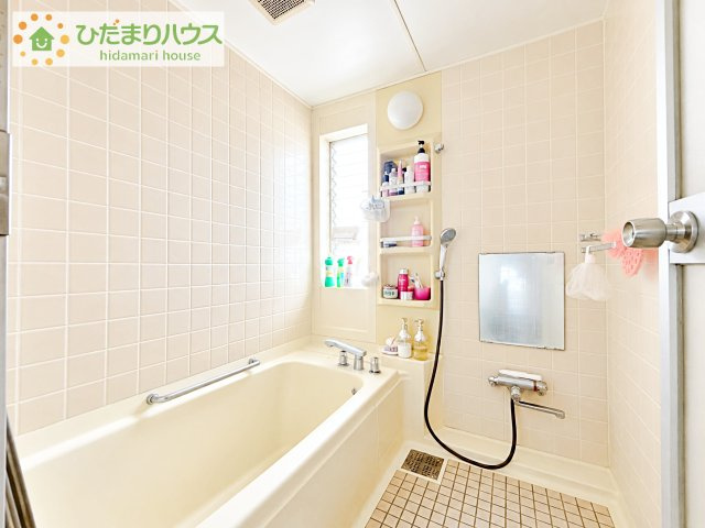 【浴室】 | 牛久市中央１丁目　中古戸建 | 広い空間でお掃除も楽々できます！
※写真には加工を加えております。