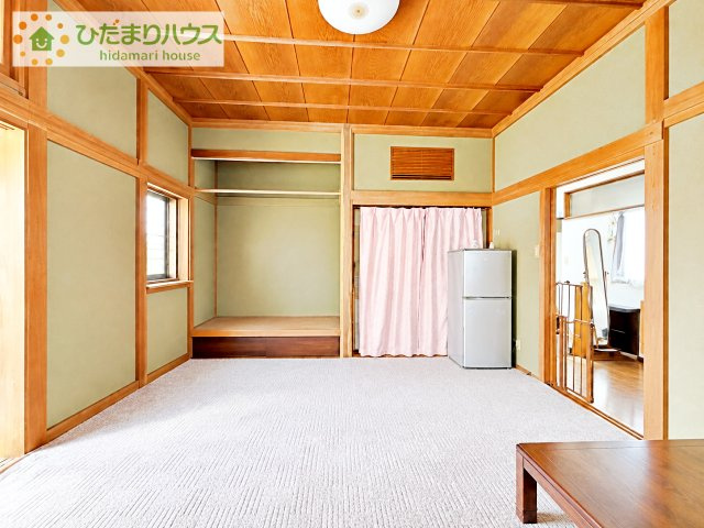 【和室】 | 牛久市中央１丁目　中古戸建 | 8帖の和室は、落ち着いた日常を過ごせますね♪
※写真には加工を加えております。