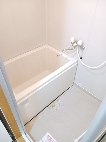 コーポフローラの浴室|コンパクトで使いやすいお風呂です