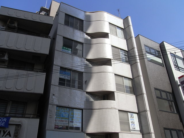 ベクヴェーム本山の外観