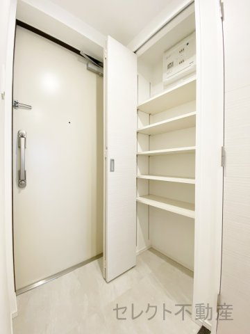 クレストタップ名古屋ウエストの玄関