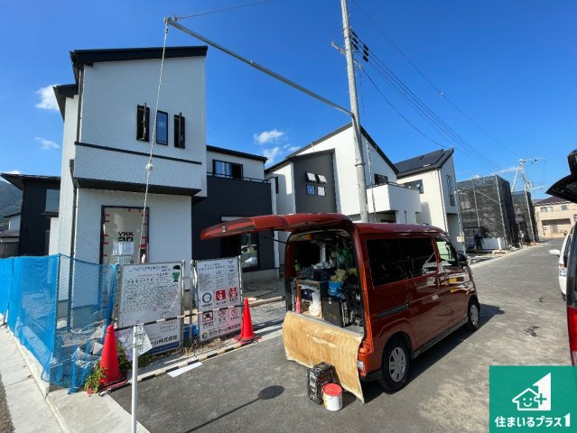 大津市下阪本　第5期　新築一戸建ての外観|周辺は落ち着いた街並みの住宅地！子育てがしやすい住環境です！まだ未完成ですが、現地でしかわからない事もございます。是非一度ご覧ください。