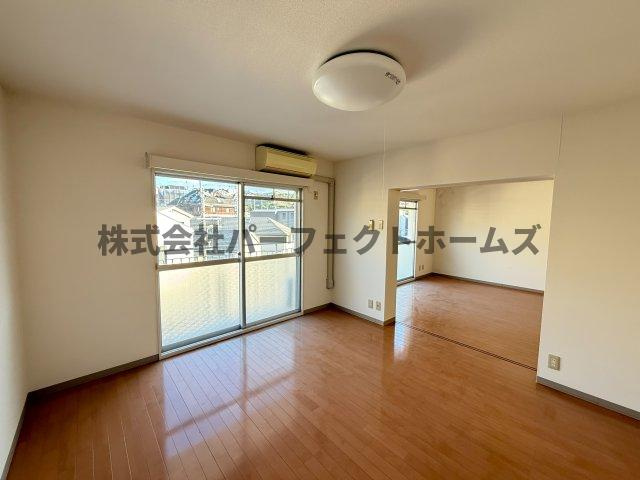 GRAND岡山手の居間・リビング|こちらのリビングで趣味の時間をお楽しみください