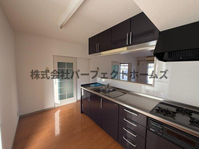 GRAND岡山手のキッチン|コンパクトなキッチンで掃除もラクラク