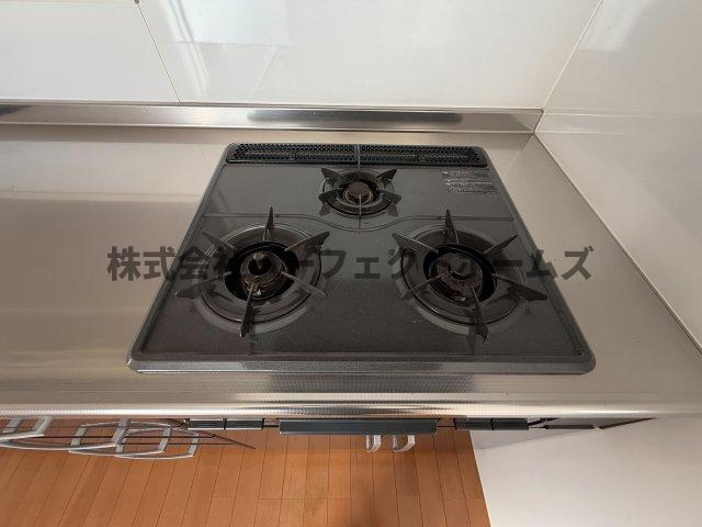 GRAND岡山手のキッチン|コンパクトなキッチンで掃除もラクラク