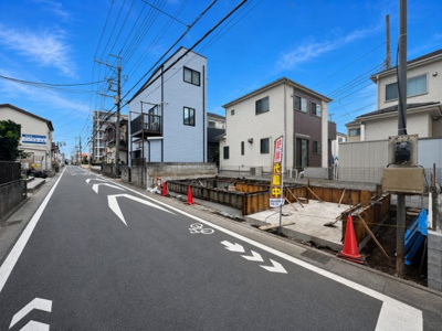【前面道路含む現地写真】 | ◆◇大和市上和田　建築条件無し売地◇◆ | ◆堂々たる趣ながら、主張し過ぎずどこか余裕を感じさせるシャープなフォルムで佇む邸宅は、晴天の空と照らし合わせる事で、本来あるべき完成形の姿を見せてくれます。