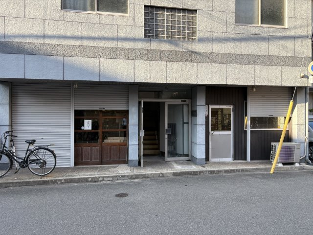 南浜ビルのエントランス
