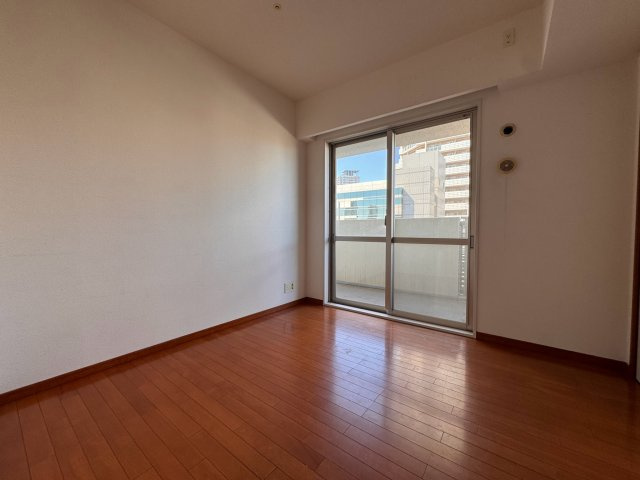 ロイヤルタワー大阪谷町の洋室|コンパクトで使いやすい洋室です