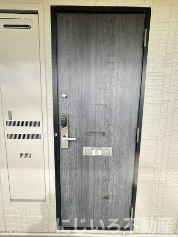 ジュネス吉岡の玄関