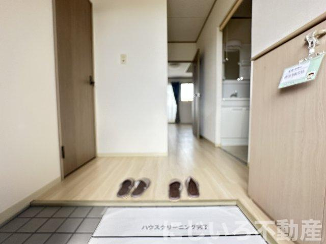 ジュネス吉岡の玄関