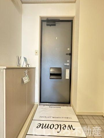 ジュネス吉岡の玄関