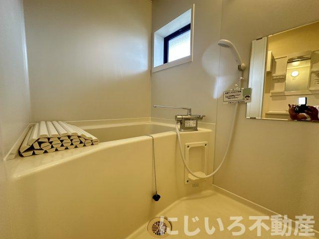 ジュネス吉岡の浴室