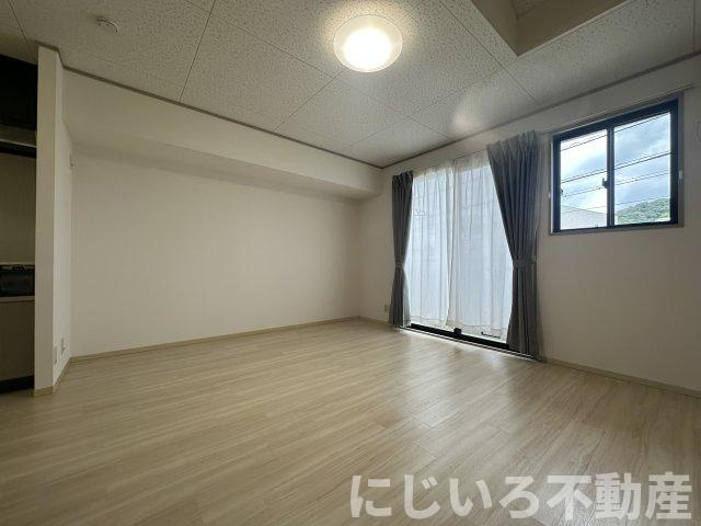 ジュネス吉岡の居間・リビング