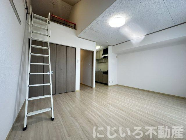 ジュネス吉岡の居間・リビング