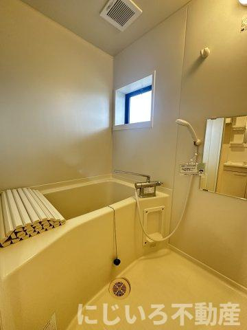 ジュネス吉岡の浴室