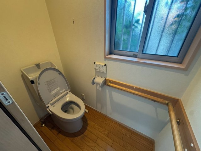 -三丁目不動産-　熊谷市円光1丁目　平成24年8月築のトイレ|1階