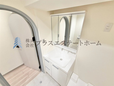 【洗面所】 | 住吉アーバンライフ | 洗面入口はアーチ♪建物の美しさと個性を際立たせ、特別な雰囲気を醸し出します♪