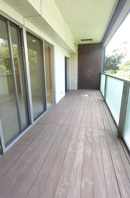 ガーデン東が丘　ペット相談　常時ゴミ出し可　角部屋のバルコニー