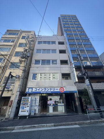 上六原田ビルの外観