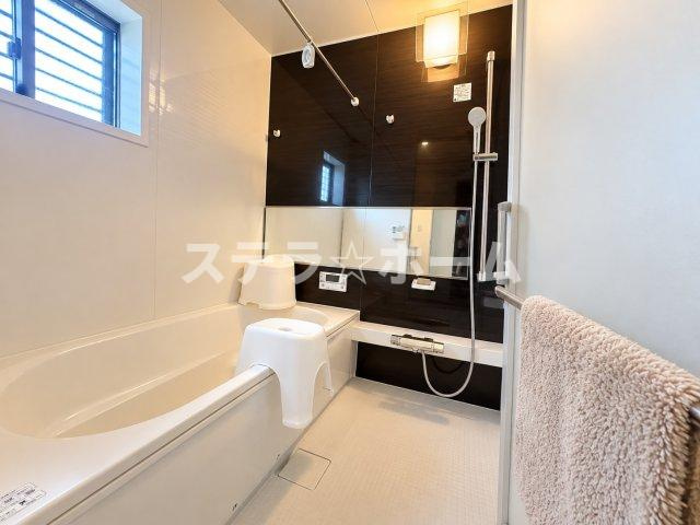 北青葉台　中古戸建の浴室|コンパクトで使いやすいお風呂です
※AI画像処理にて家具・小物を削除しています
