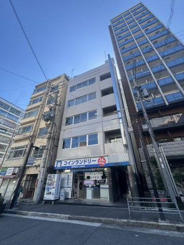 上六原田ビルの外観